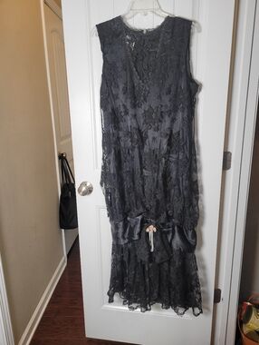 Vintage Old Money Victorian Queen Black Lace Sleeveless Evening Dress. Size 14W
